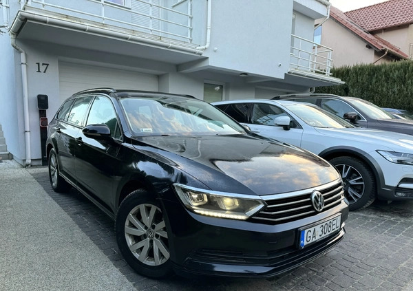 Volkswagen Passat cena 52900 przebieg: 257000, rok produkcji 2018 z Gdynia małe 46